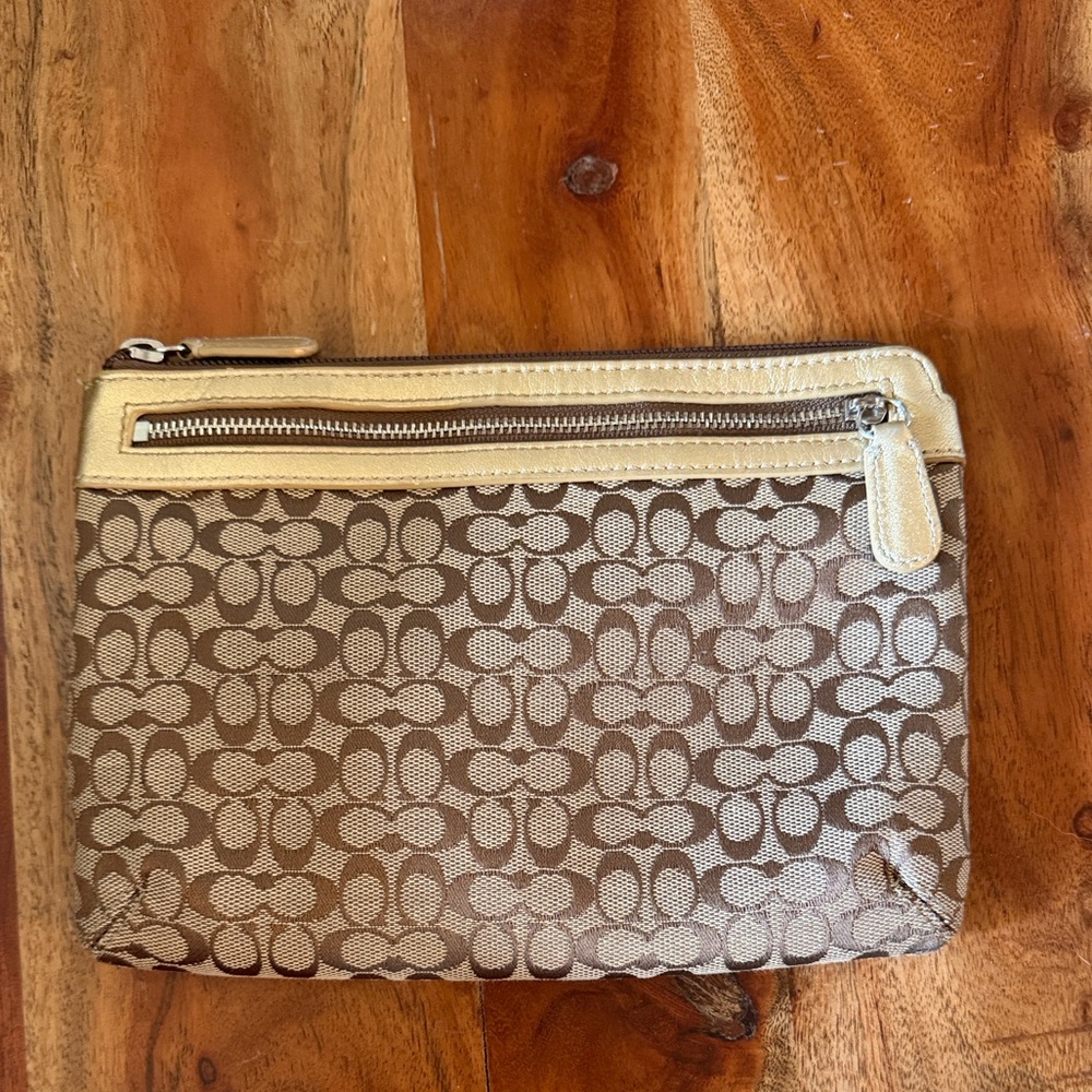 Vintage Coach Tan and Gold Signature C Clutch